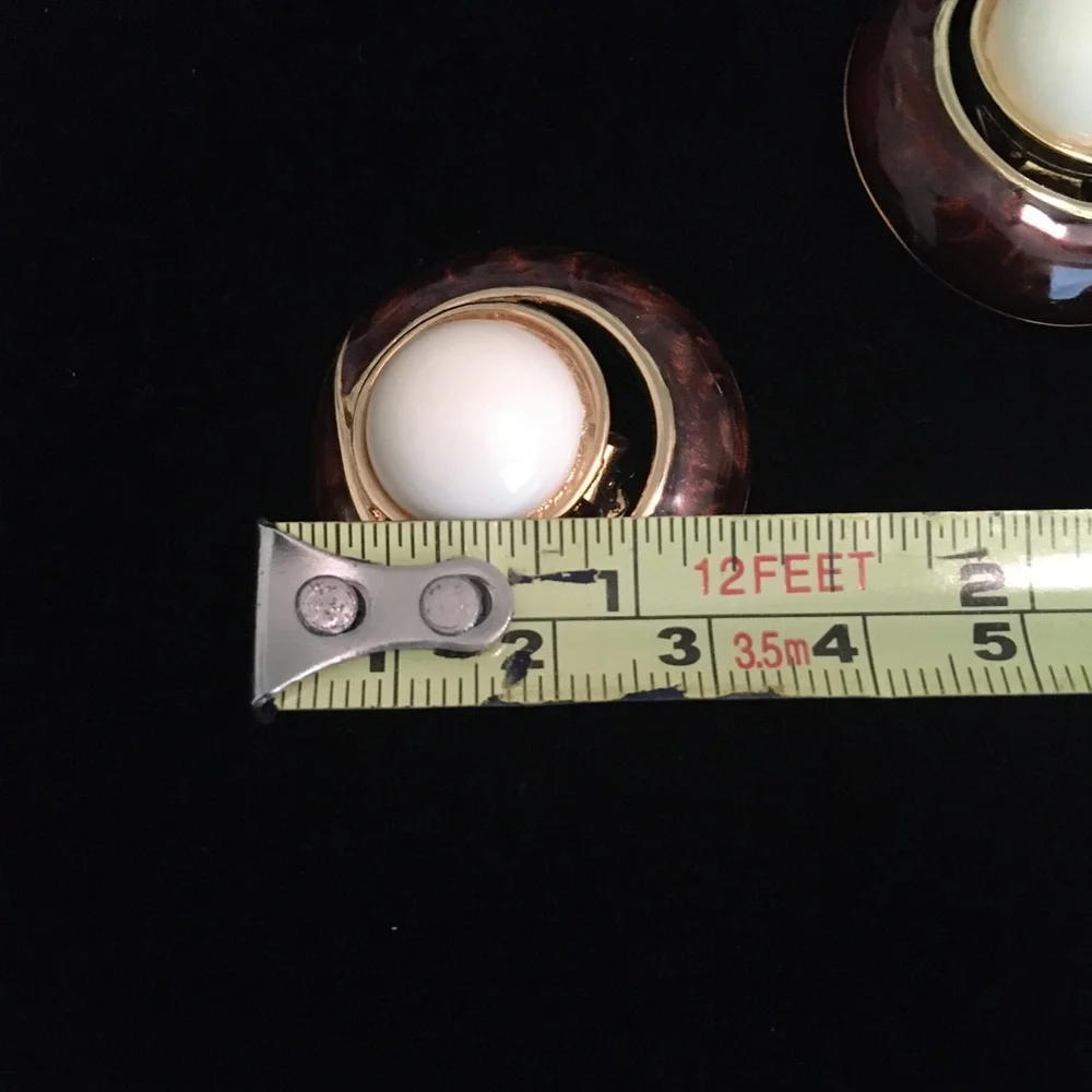 Vintage Red and White Round Clip On Earrings - Picture 8 of 8